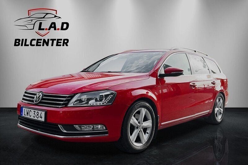 Röd Begagnad 2011 VW Passat Kombi | 88 900 kr (Marknadspris) - Bild 1/4
