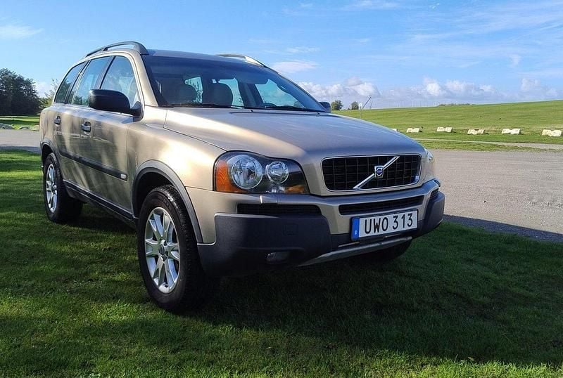 Brun Begagnad 2004 Volvo XC90 Standard SUV | 65 000 kr (Superpris) - Bild 1/4