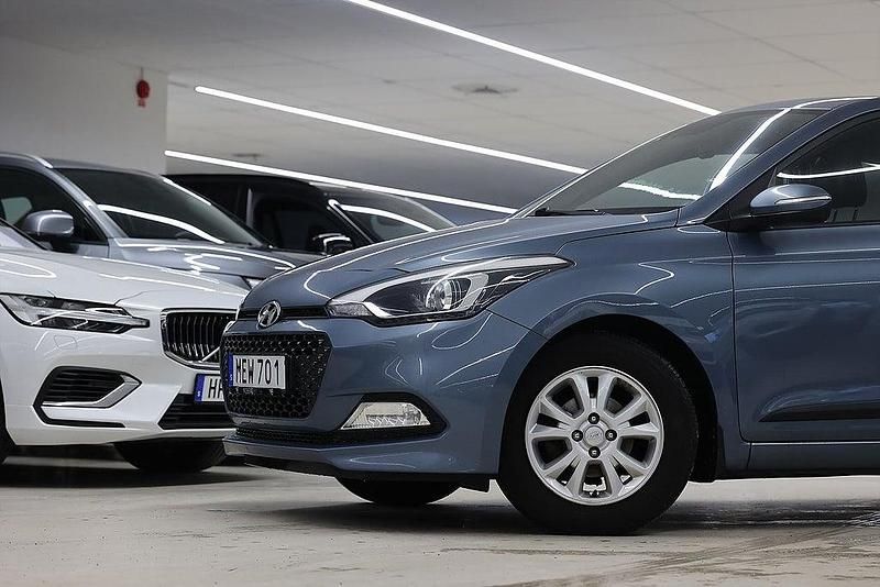 Begagnad Hyundai i20 Edition 84 HK (61 kW) 2016 Blå Halvkombi