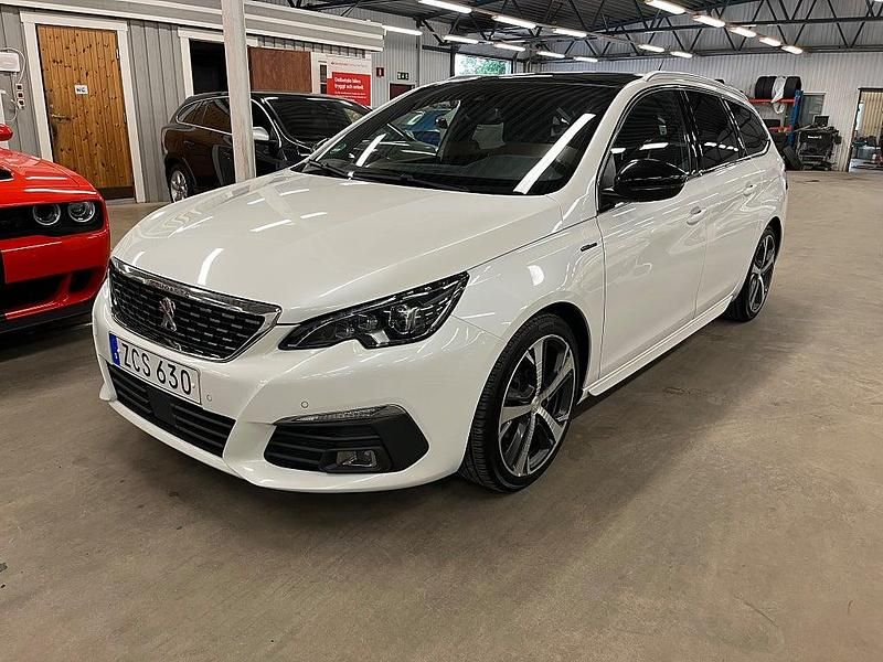 Vit Begagnad 2017 Peugeot 308 SW GT-line Kombi | 119 900 kr (Marknadspris) - Bild 1/4