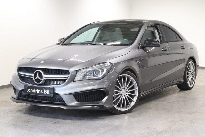 Mörkgrå Begagnad 2013 Mercedes CLA45 AMG AMG Sportkupé | 239 000 kr (Marknadspris) - Bild 1/4