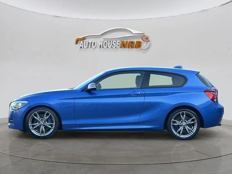 Blå Begagnad 2013 BMW M135 Halvkombi | 164 900 kr (Bra pris) - Bild 1/4