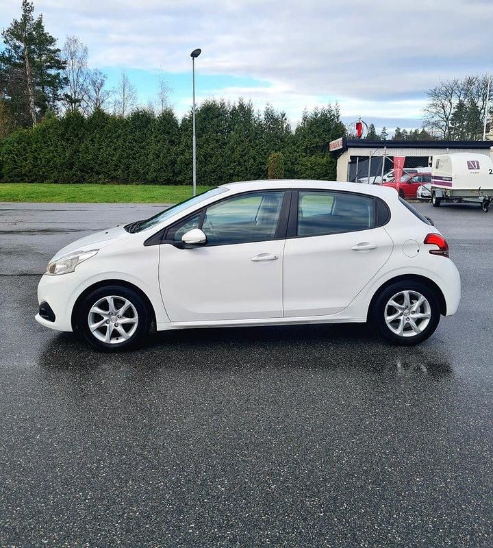 Begagnad Peugeot 208 Active 82 HK (60 kW) 2017 Okänd Halvkombi