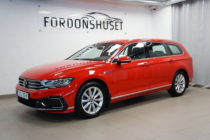 Röd Begagnad 2022 VW Passat GTE Kombi | 219 900 kr - Bild 1/4