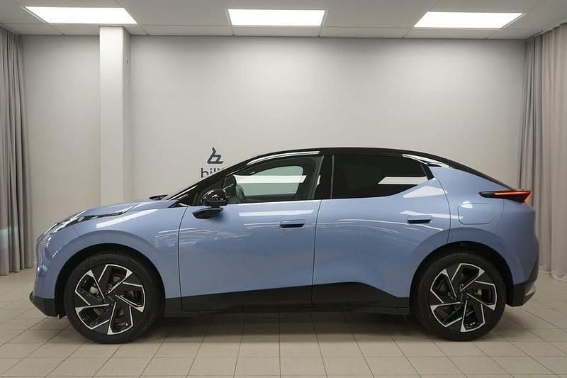 Begagnad Lynk & Co 02 202 kW (275 HK) 2024 Blå SUV