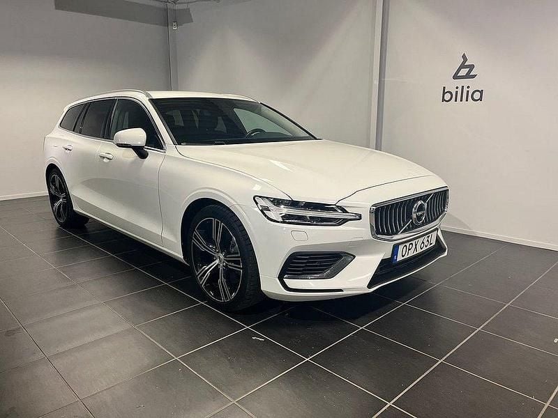 Vit Begagnad 2021 Volvo V60 Kombi | 309 900 kr (Marknadspris) - Bild 1/3