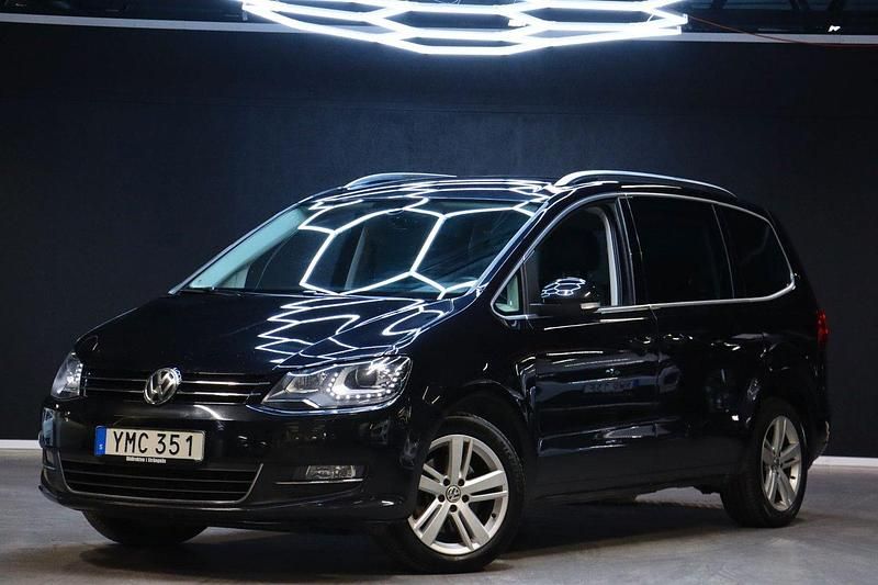 Svart Begagnad 2018 VW Sharan GT Minibuss | 199 900 kr (Bra pris) - Bild 1/4