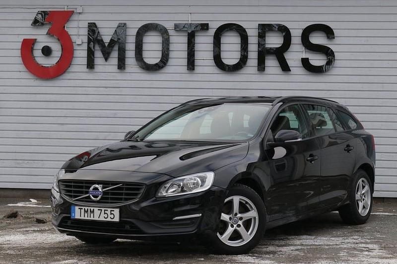 Svart Begagnad 2017 Volvo V60 Kombi | 154 900 kr (Marknadspris) - Bild 1/4