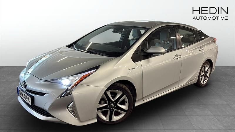 Silver Begagnad 2016 Toyota Prius Halvkombi | 149 900 kr (Marknadspris) - Bild 1/4