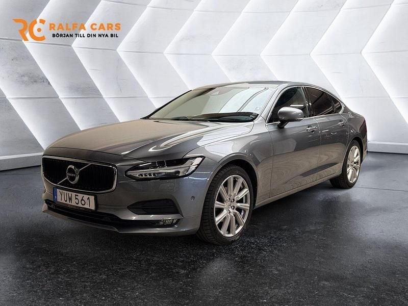 Grå Begagnad 2017 Volvo S90 Momentum Sedan | 219 000 kr (Marknadspris) - Bild 1/3