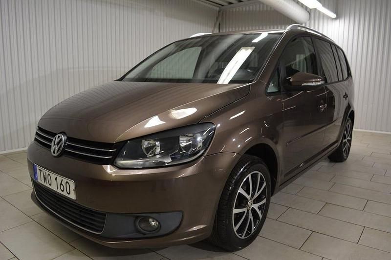 Brun Begagnad 2013 VW Touran Comfortline Minibuss | 74 000 kr (Bra pris) - Bild 1/3
