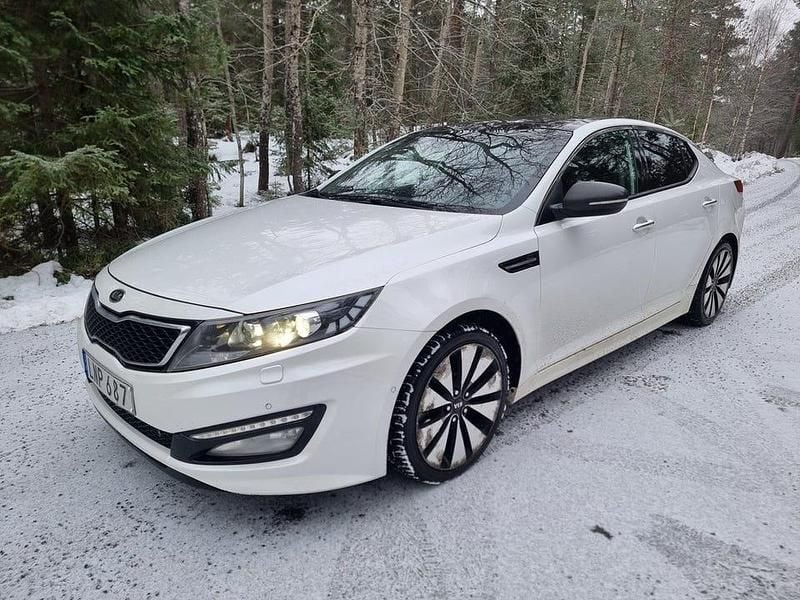 Vit Begagnad 2012 Kia Optima Sedan | 79 900 kr (Marknadspris) - Bild 1/4