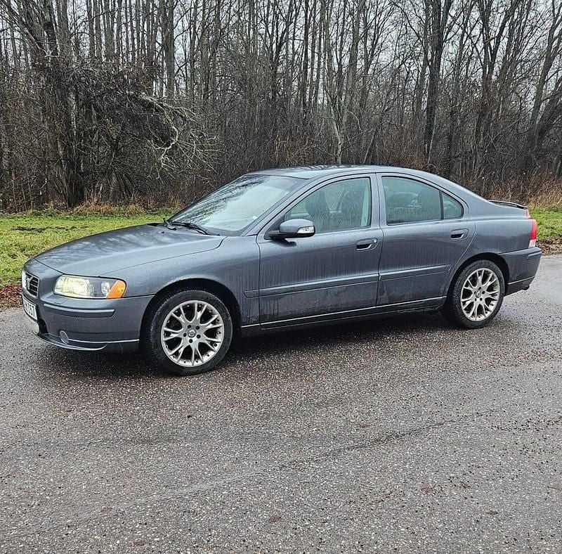 Begagnad 2008 Volvo S60 Sedan | 28 000 kr (Marknadspris) - Bild 1/4