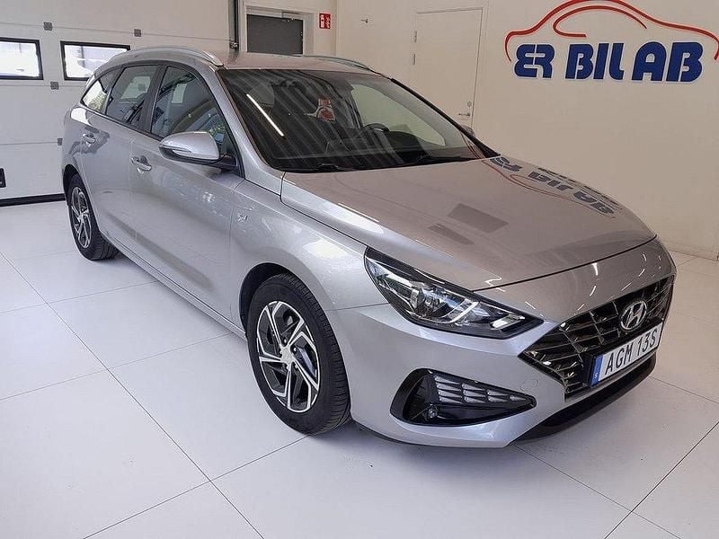 Grå Begagnad 2020 Hyundai i30 Kombi | 179 903 kr (Lite dyr) - Bild 1/4