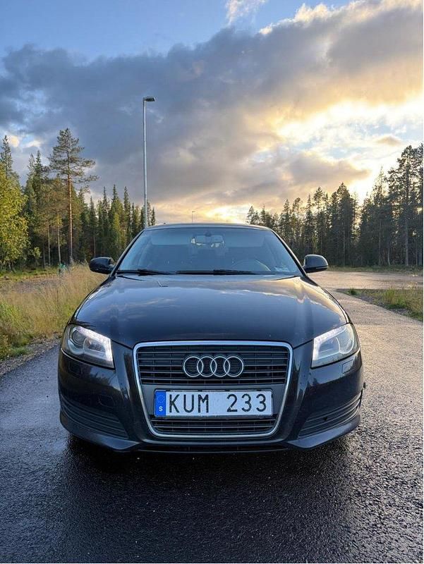 Svart Begagnad 2010 Audi A3 Sportback Attraction Halvkombi | 47 000 kr (Bra pris) - Bild 1/4