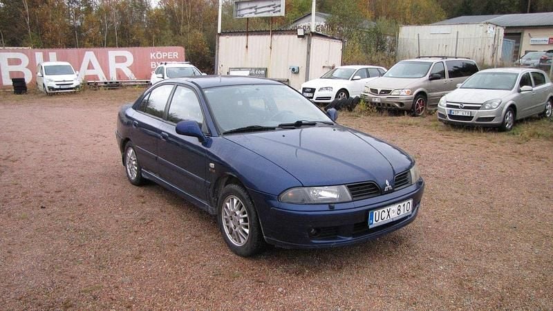 Blå Begagnad 2003 Mitsubishi Carisma Halvkombi | 14 500 kr - Bild 1/4
