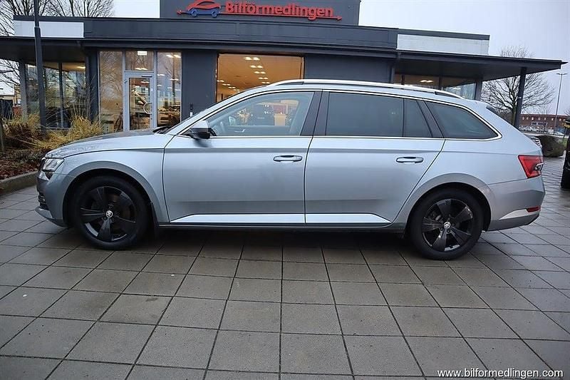 Grå samma som bilen Begagnad 2021 Skoda Superb Business Line Kombi | 219 900 kr (Bra pris) - Bild 1/4