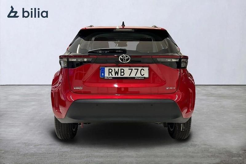 Begagnad Toyota Yaris Hybrid Active 117 HK (86 kW) 2025 Röd