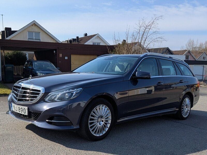 Blå Begagnad 2016 Mercedes E220 Kombi | 189 000 kr (Bra pris) - Bild 1/4