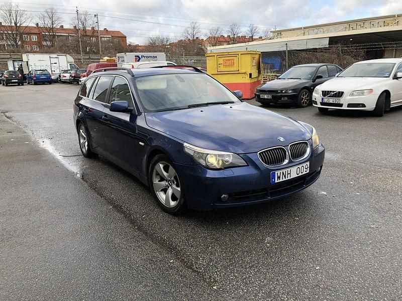 Blå Begagnad 2005 BMW 535 Kombi | 84 900 kr (Lite dyr) - Bild 1/3