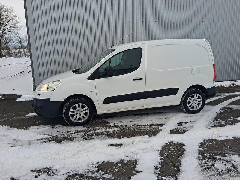 Vit Begagnad 2011 Peugeot Partner Minibuss | 39 500 kr (Marknadspris) - Bild 1/4