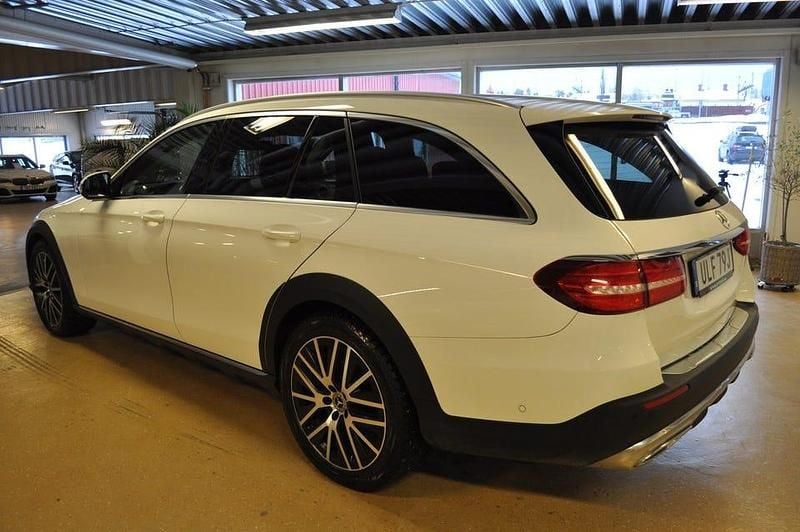 Begagnad Mercedes E220 All-Terrain Avantgarde 194 HK (142 kW) 2020 Polar white Kombi