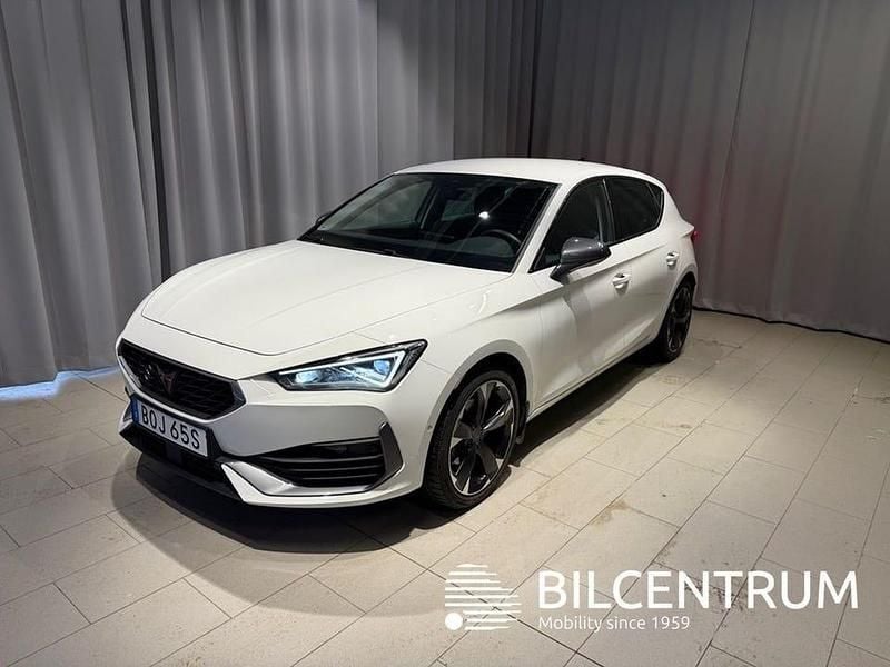Vit Begagnad 2023 Cupra Leon | 254 900 kr (Marknadspris) - Bild 1/4