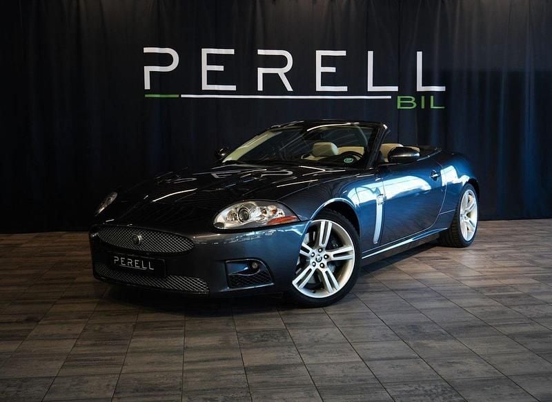 Mörkgrå Begagnad 2006 Jaguar XKR Cab | 349 000 kr - Bild 1/4
