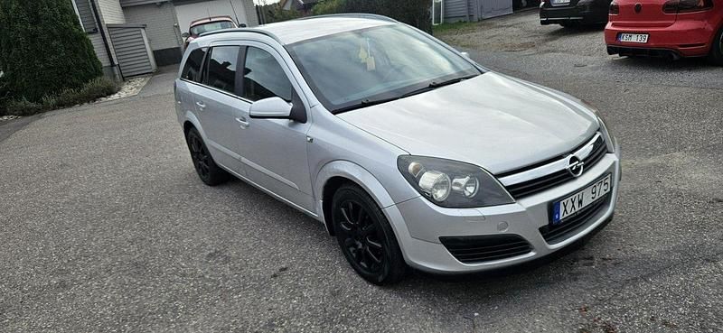 Grå Begagnad 2006 Opel Astra Kombi | 17 900 kr (Marknadspris) - Bild 1/4