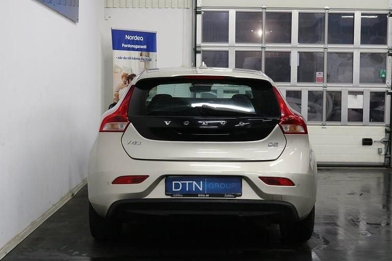 Begagnad Volvo V40 Momentum 120 HK (88 kW) 2017 Brun