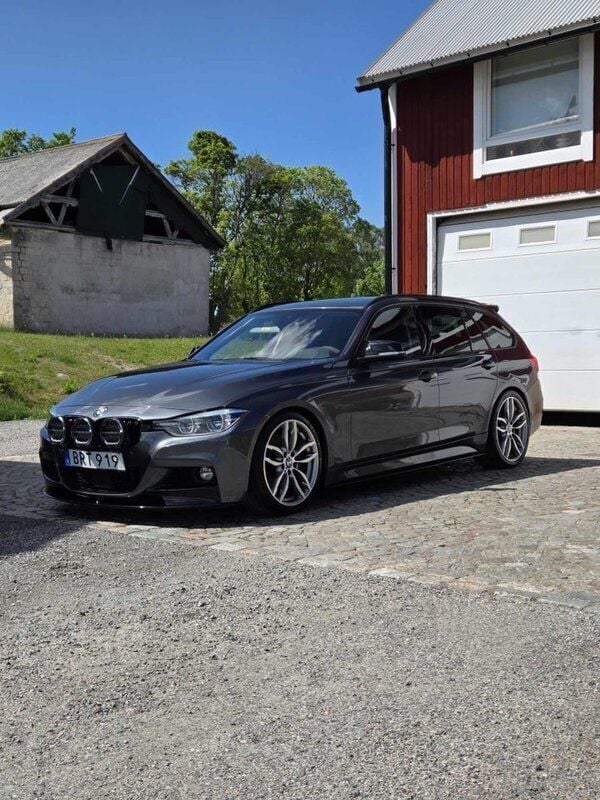 Grå Begagnad 2016 BMW 340 M Performance Kombi | 359 000 kr (Lite dyr) - Bild 1/4