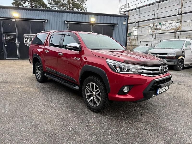 Röd Begagnad 2017 Toyota HiLux Pickup | 361 250 kr (Lite dyr) - Bild 1/4