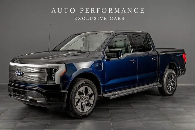 Grå (mörkblå) Begagnad 2024 Ford F-150 Extended Range Pickup | 1 199 900 kr - Bild 1/4