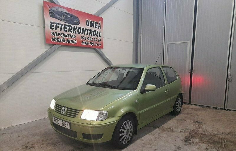 Ljusgrön Begagnad 2000 VW Polo Halvkombi | 24 900 kr (Bra pris) - Bild 1/4