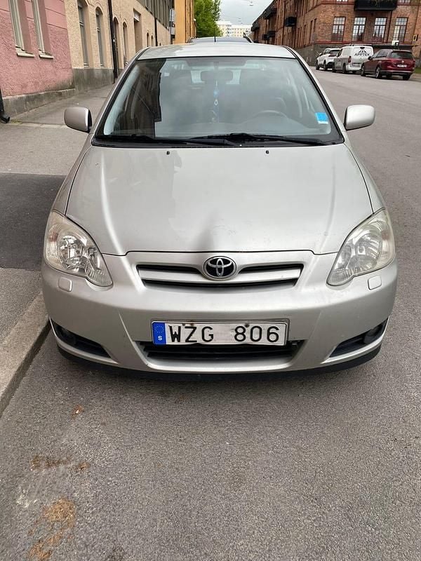 Begagnad 2005 Toyota Corolla Halvkombi | 25 000 kr (Bra pris) - Bild 1/4