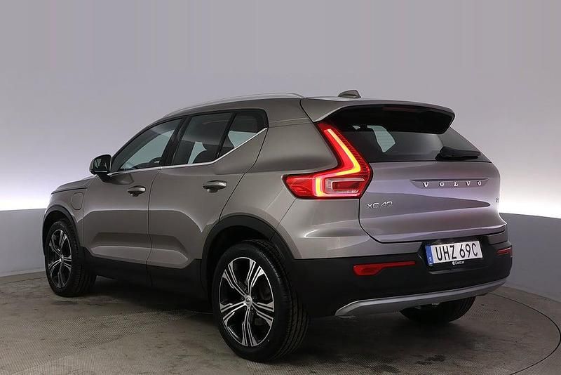 Begagnad Volvo XC40 Inscription 155 HK (114 kW) 2021 Grå SUV