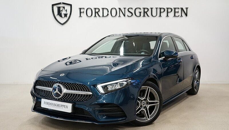 Blå Begagnad 2022 Mercedes A200 AMG Halvkombi | 314 800 kr (Lite dyr) - Bild 1/4