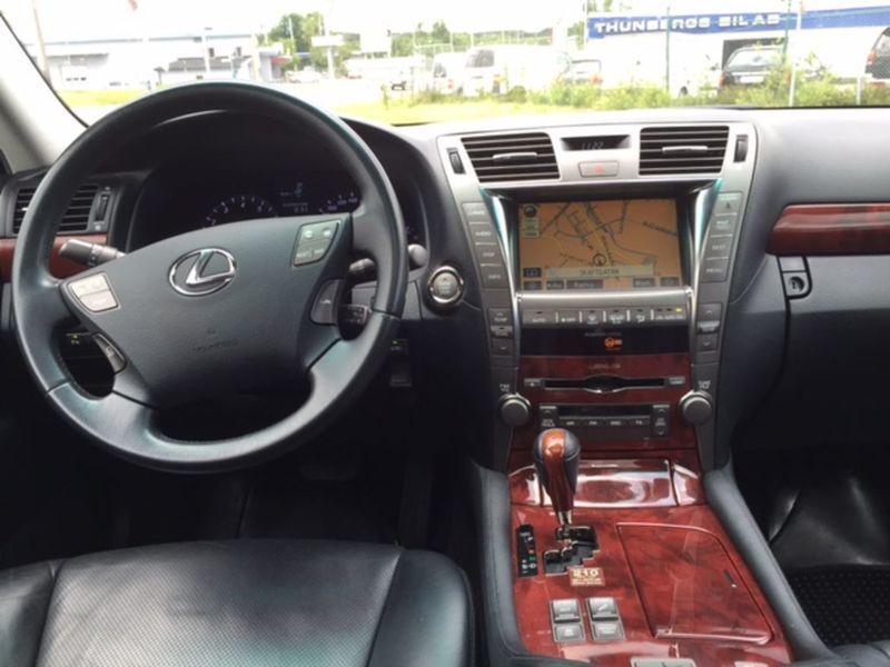 Begagnad Lexus LS460 381 HK (280 kW) 2007 Silver Sedan