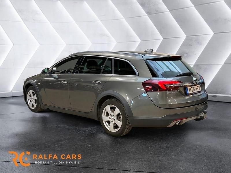 Begagnad Opel Insignia Country Tourer Business 170 HK (125 kW) 2017 Grå Kombi