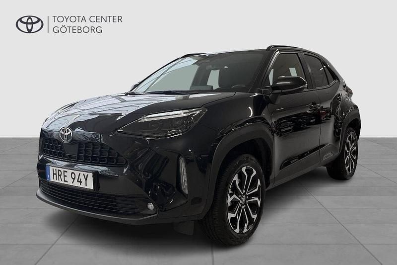 Svart Begagnad 2024 Toyota Yaris Cross Active SUV | 299 900 kr (Marknadspris) - Bild 1/4