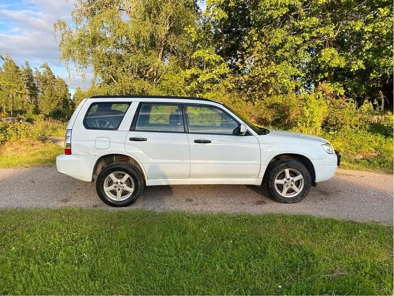 Vit Begagnad 2007 Subaru Forester SUV | 12 000 kr (Bra pris) - Bild 1/4