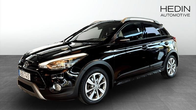 Svart (black) Begagnad 2016 Hyundai i20 Active Halvkombi | 119 900 kr (Marknadspris) - Bild 1/4