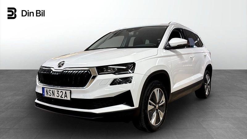 Vit Begagnad 2022 Skoda Karoq Style SUV | 294 900 kr (Lite dyr) - Bild 1/4