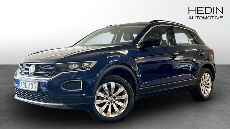 Blå (blue) Begagnad 2019 VW T-Roc SUV | 184 900 kr (Marknadspris) - Bild 1/4