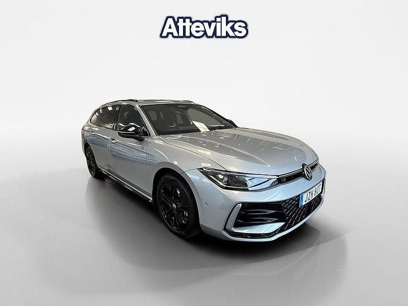 Begagnad VW Passat R-line 275 HK (202 kW) 2025 Silver (oyster silver metallic) Kombi