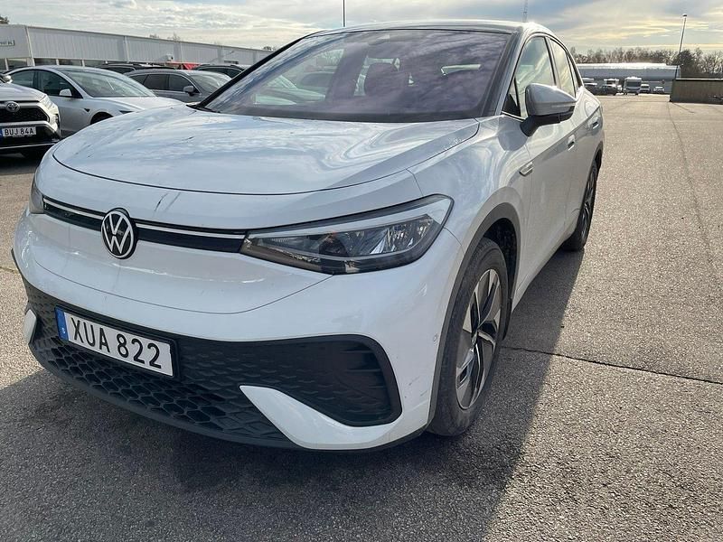 Vit (glaciärvit metallic) Begagnad 2022 VW ID.5 Pro Performance SUV | 335 000 kr (Marknadspris) - Bild 1/2