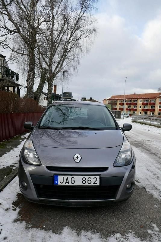 Begagnad Renault Clio R.S. 75 HK (55 kW) 2011 Halvkombi