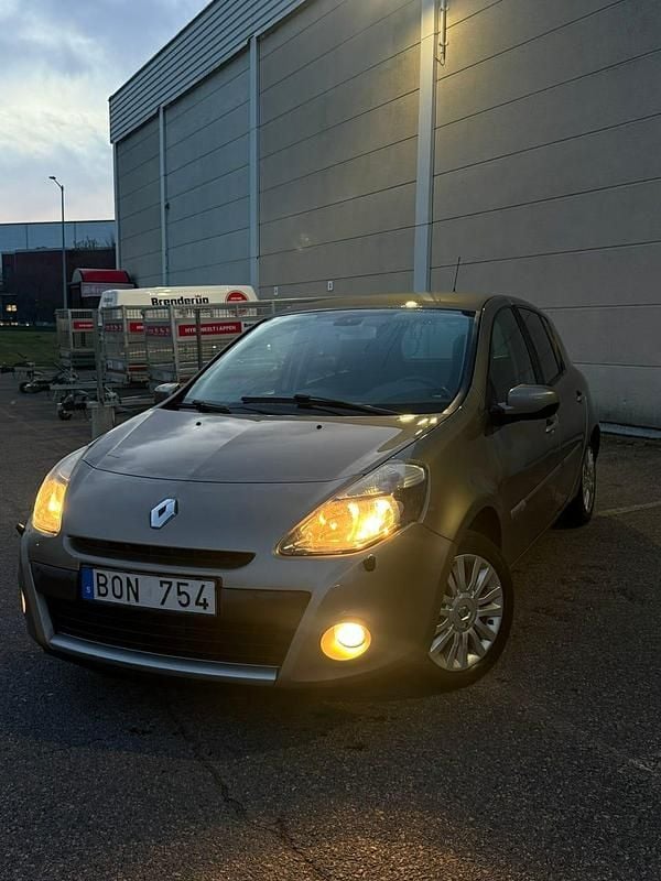 Begagnad Renault Clio R.S. 75 HK (55 kW) 2012 Halvkombi