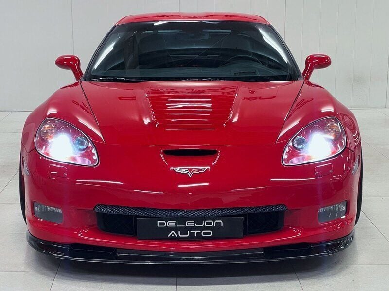 Begagnad Chevrolet Corvette Z06 600 HK (441 kW) 2006 Victory red Sportkupé