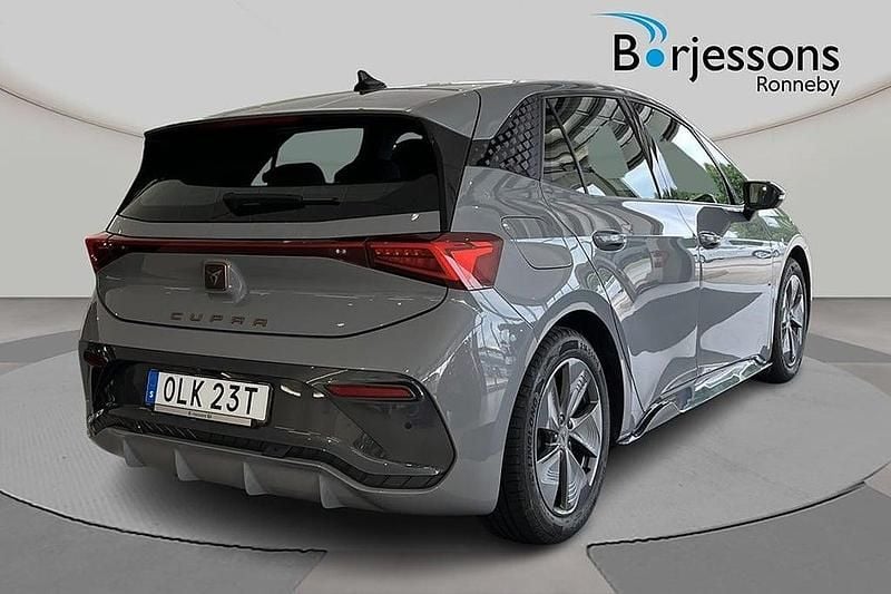 Begagnad Cupra Born 169 kW (231 HK) 2023 Ljusgrå Halvkombi